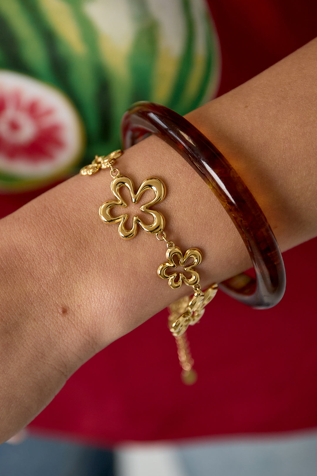 Armband met koraalvormige speelse bloemen in variërende maten